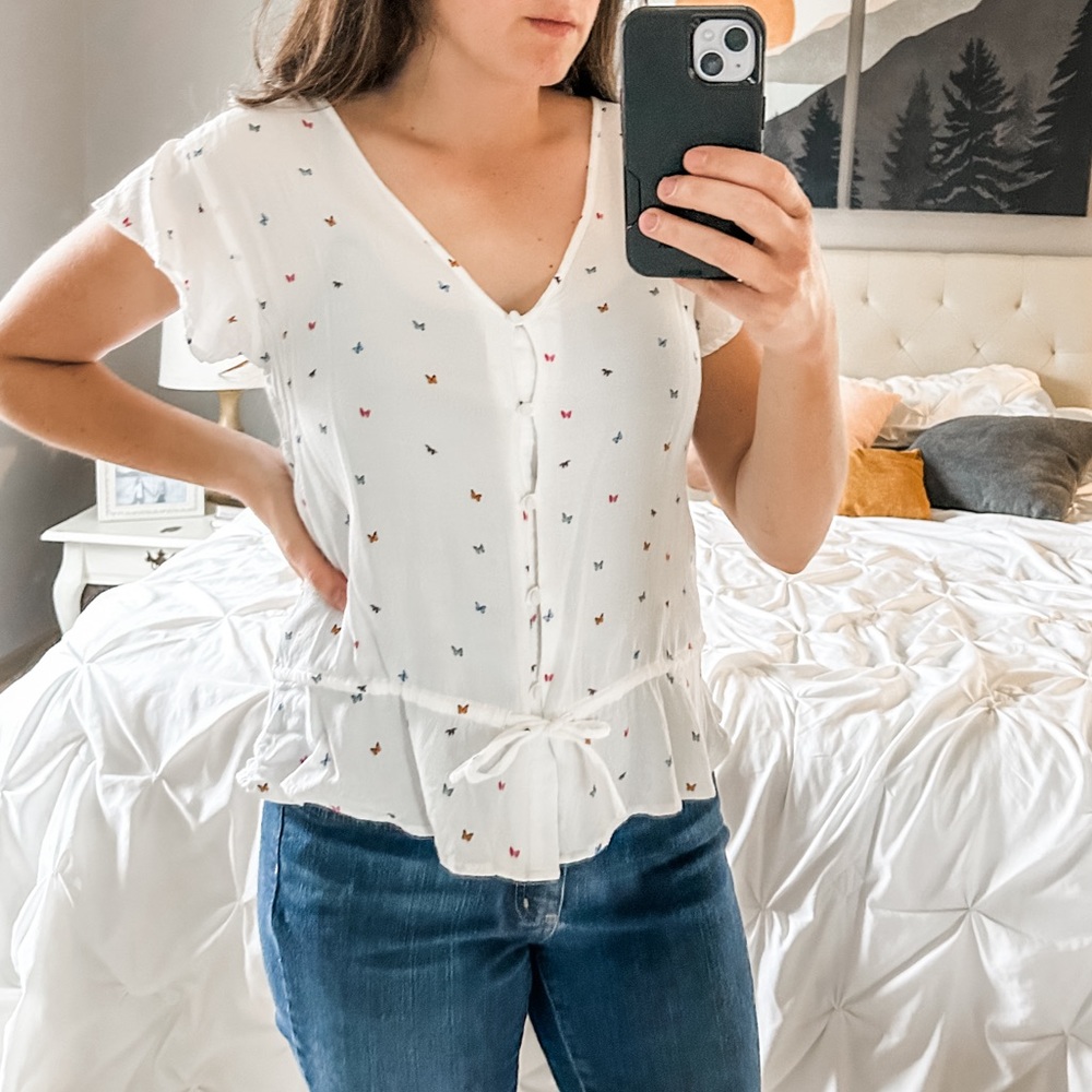 Rails White Flutter Sleeve Button-Front Blouse with Multicolor Butterfly Print
